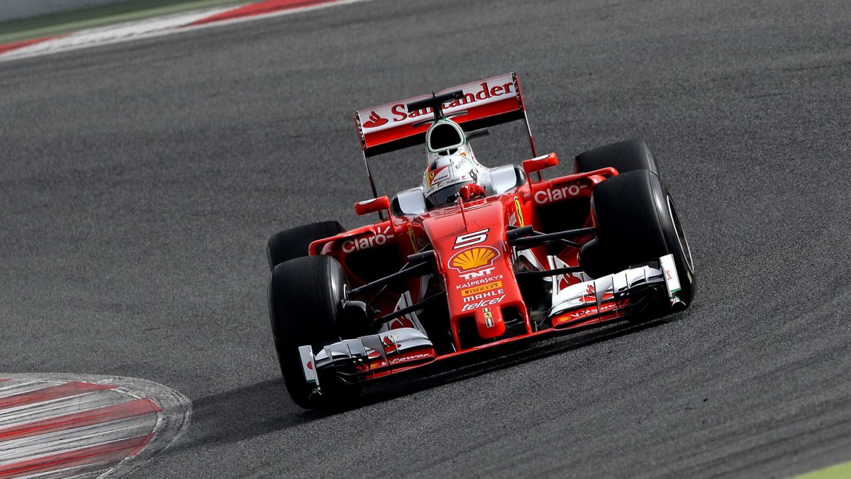 Sebastian Vettel při prvním dnu testování v Barceloně