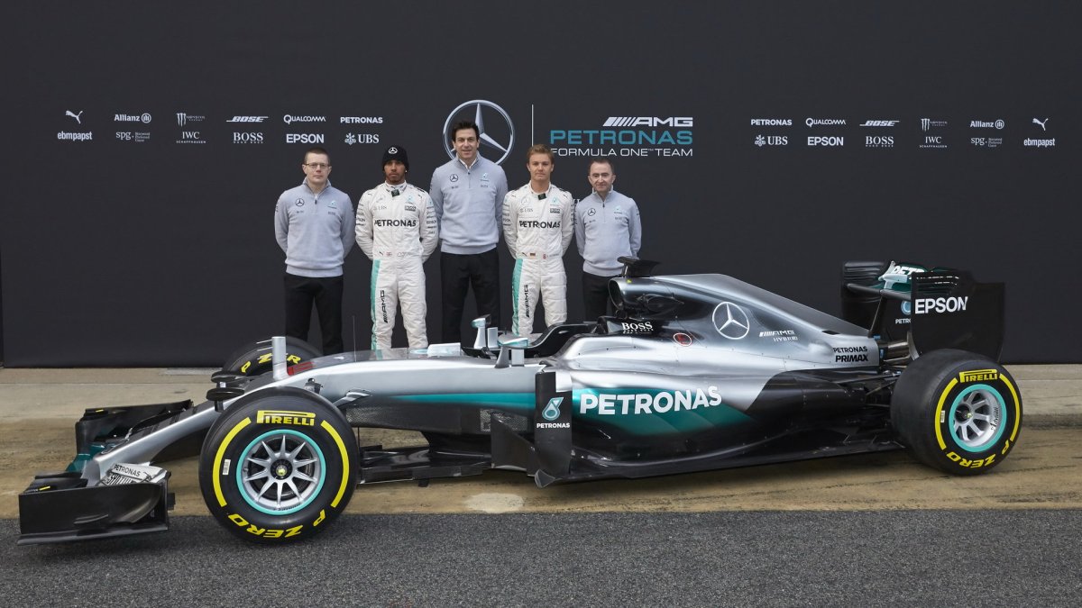Představení Mercedesu F1 W07 Hybrid v Barceloně