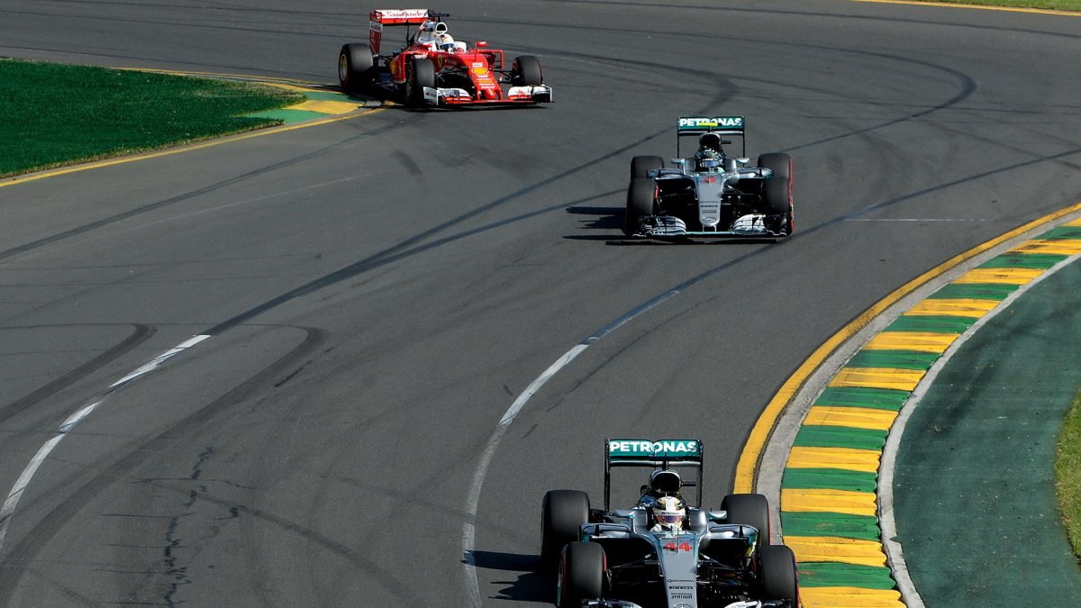 Lewis Hamilton, Nico Rosberg a Sebastian Vettel v Melbourne