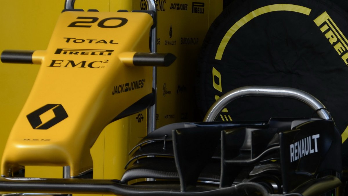 Přední křídlo vozu Renault RS 16 v Melbourne