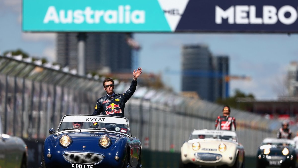 Daniil Kvjat při předstartovní prezentaci v Melbourne