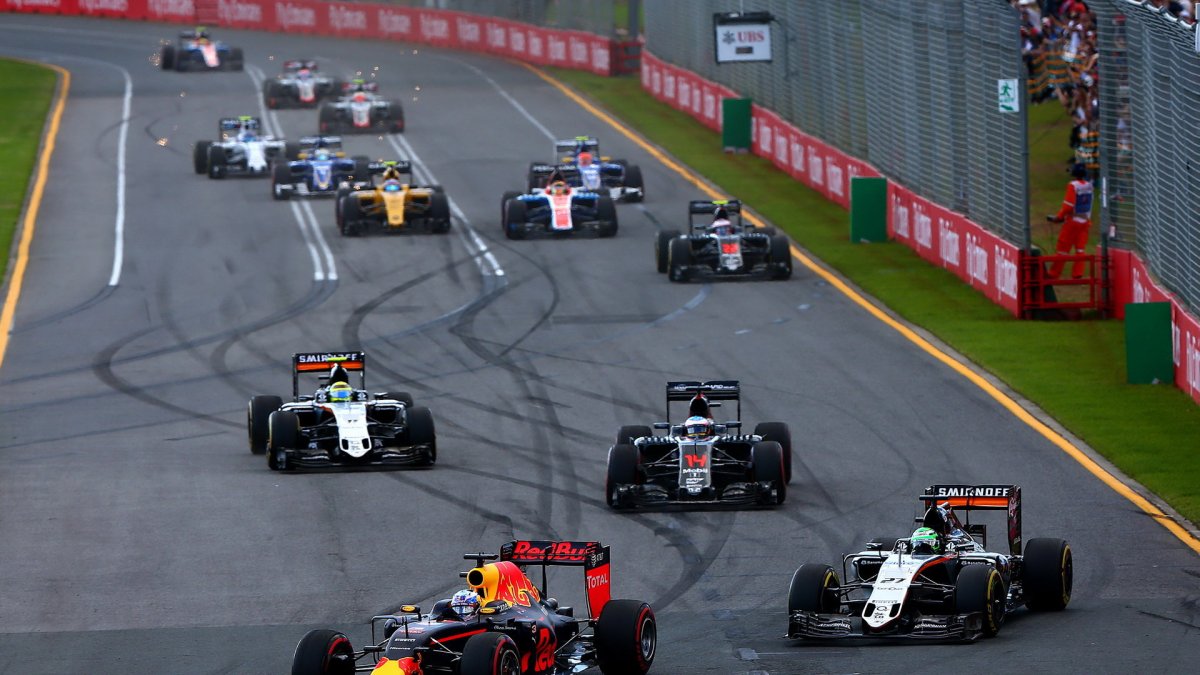 Daniel Ricciardo při závodě v Melbourne