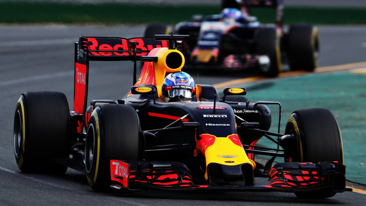 Daniel Ricciardo při závodě v Melbourne