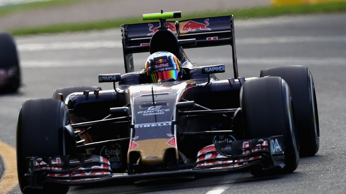 Carlos Sainz při závodě v Melbourne