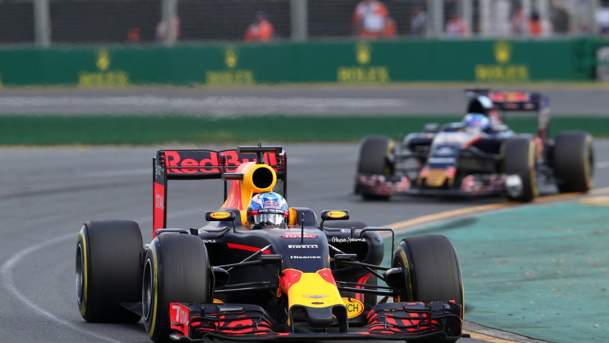 Max Verstappen při závodě v Melbourne