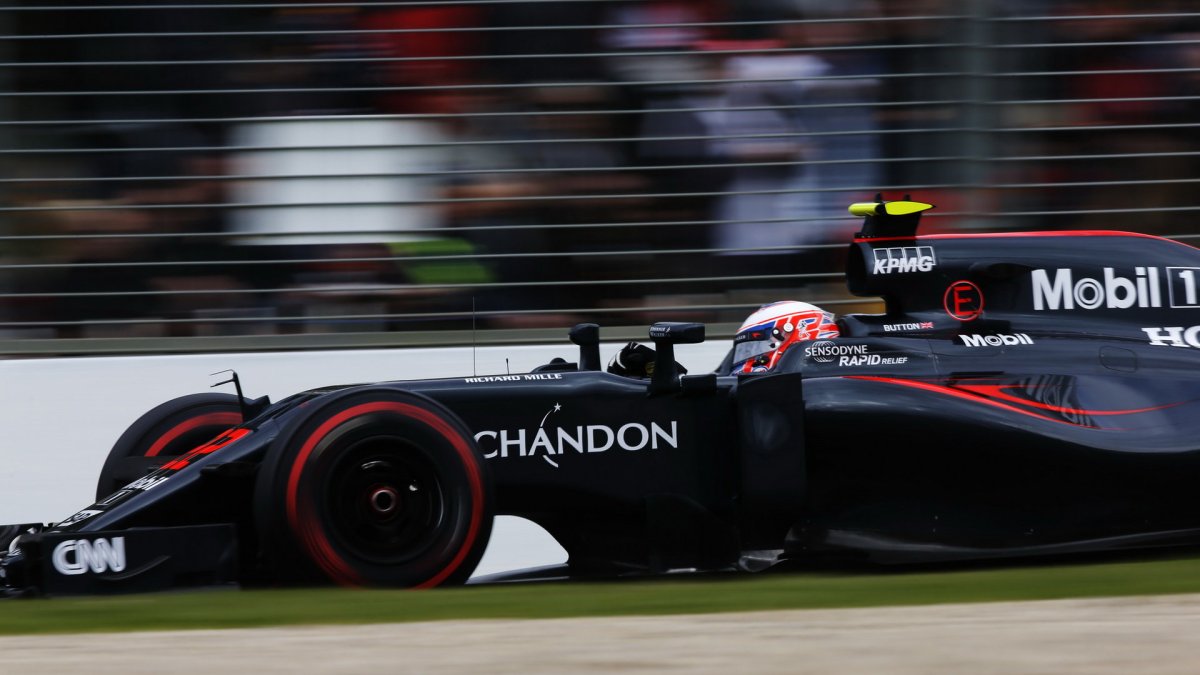 Jenson Button při závodě v Melbourne