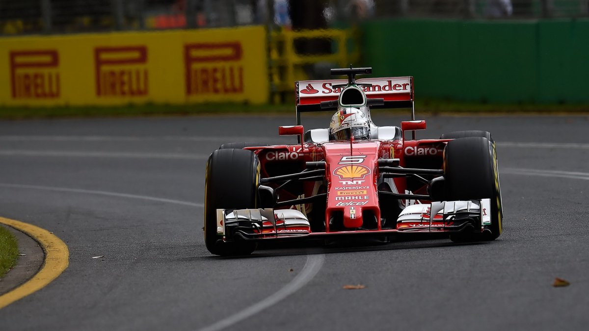 Sebastian Vettel při pátečním tréninku v Melbourne
