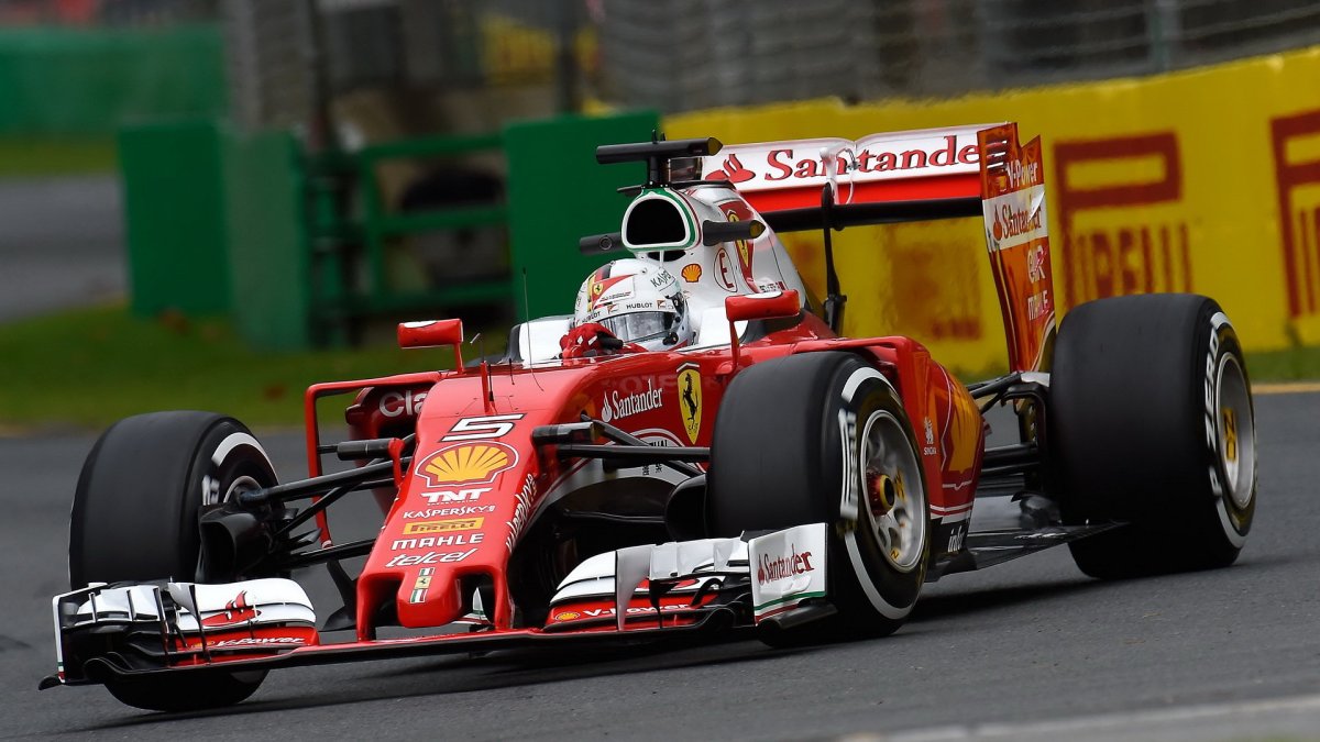 Sebastian Vettel při pátečním tréninku v Melbourne