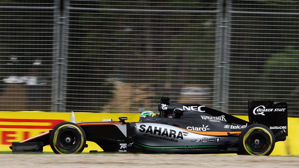 Nico Hülkenberg při pátečním tréninku v Melbourne