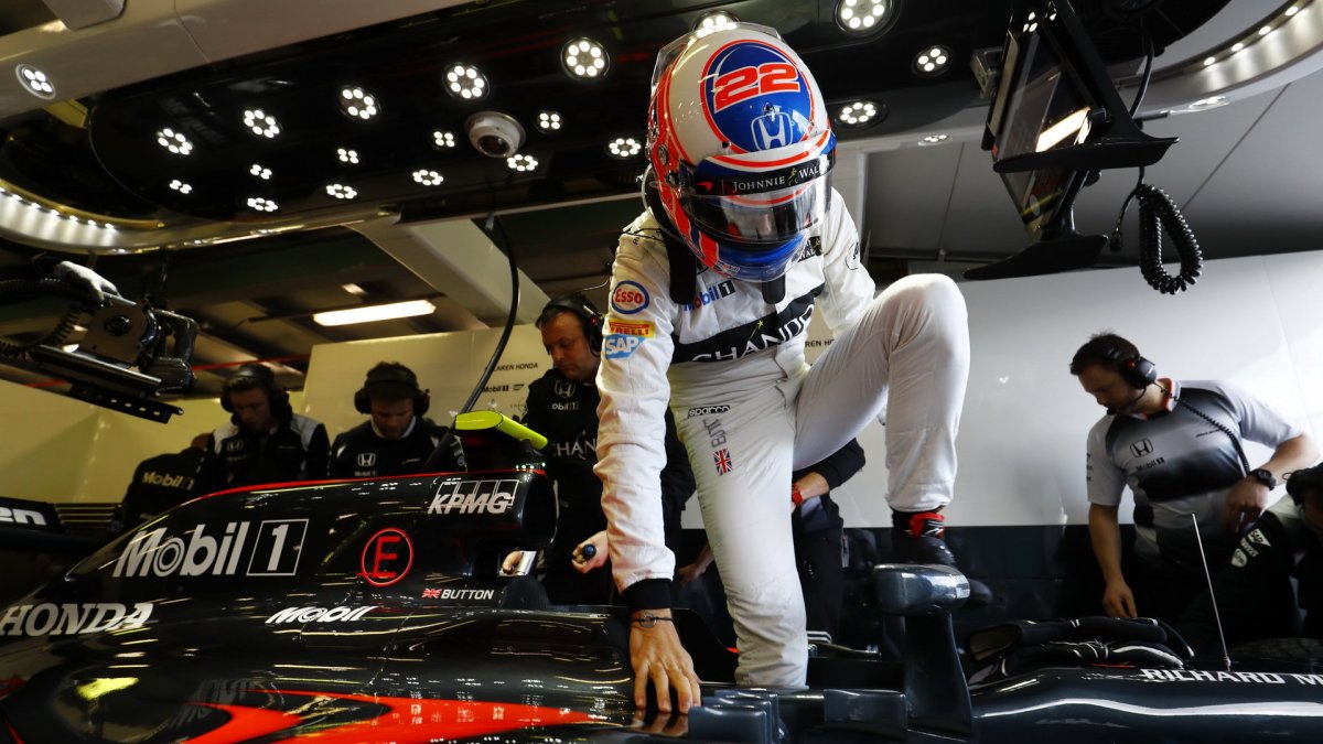 Jenson Button usedá do svého McLarenu MP4-31