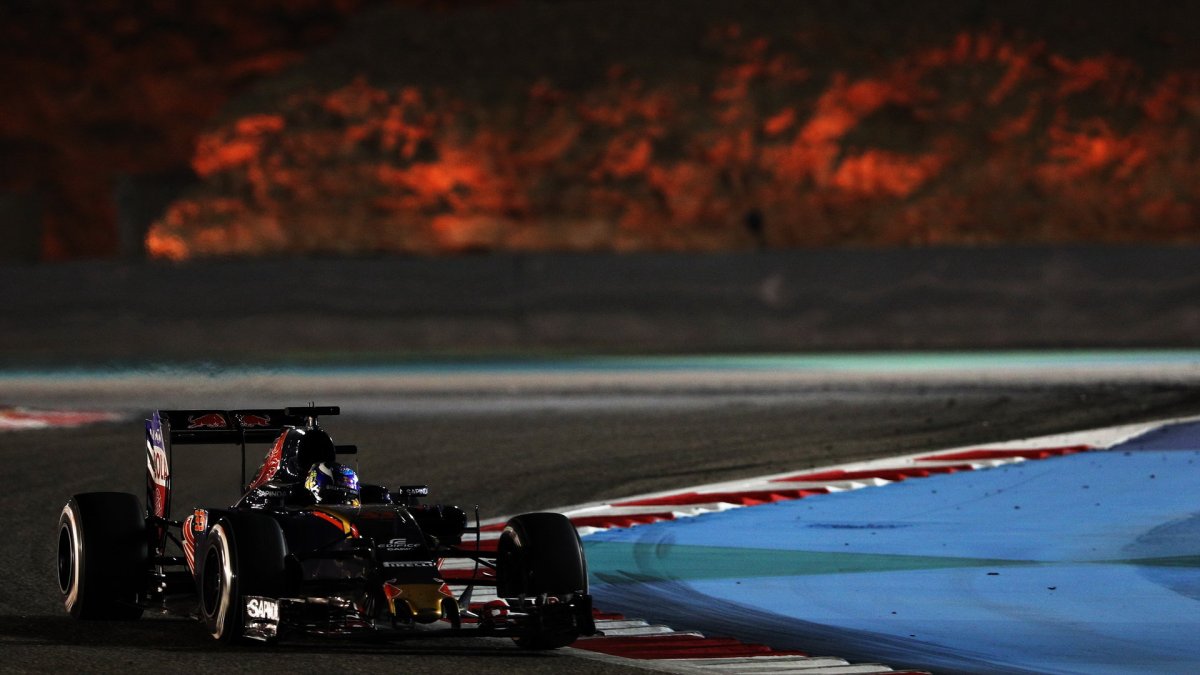 Max Verstappen v závodě v Bahrajnu