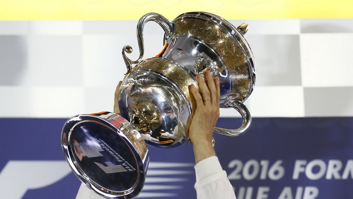 Vítězná trofej Nica Rosberga v Bahrajnu