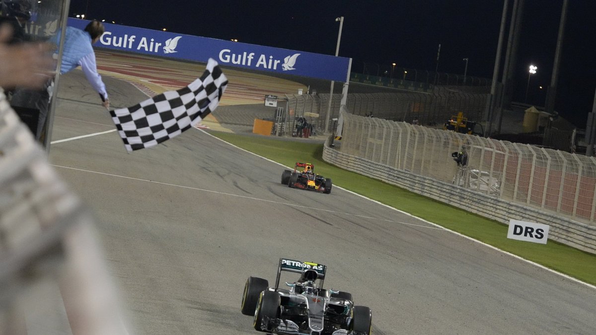 Nico Rosberg v cíli v závodě v Bahrajnu