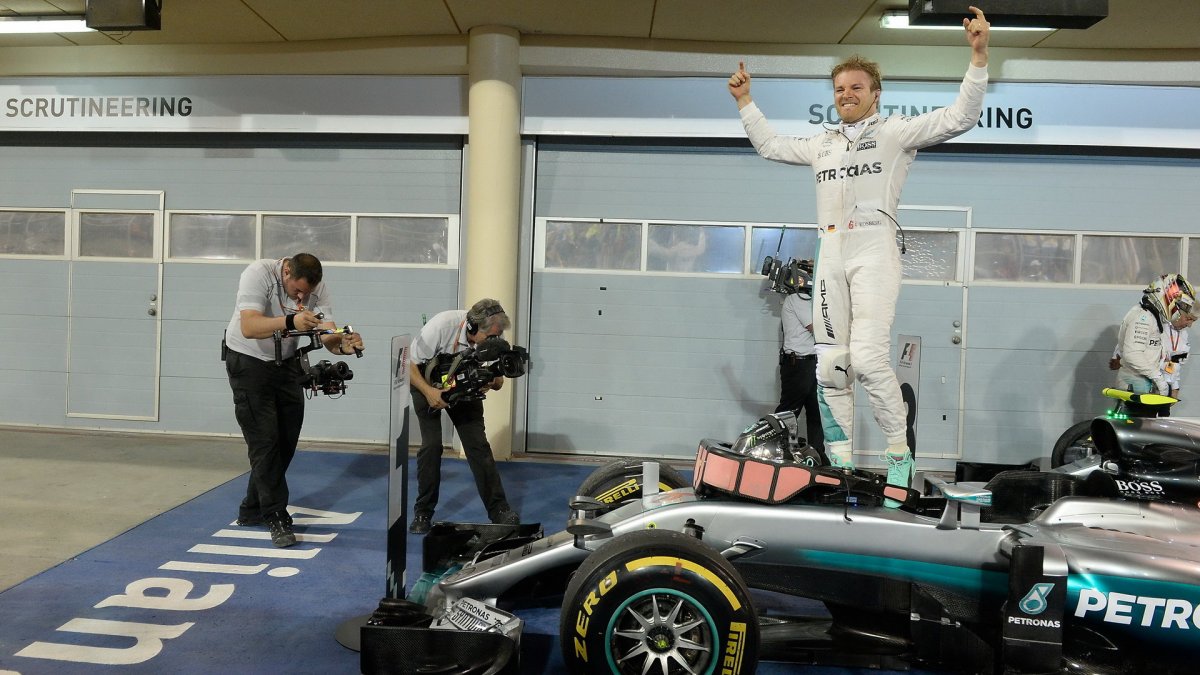 Nico Rosberg a jeho radost z vítězství v závodě v Bahrajnu
