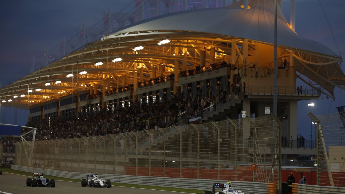 Valtteri Bottas v závodě v Bahrajnu