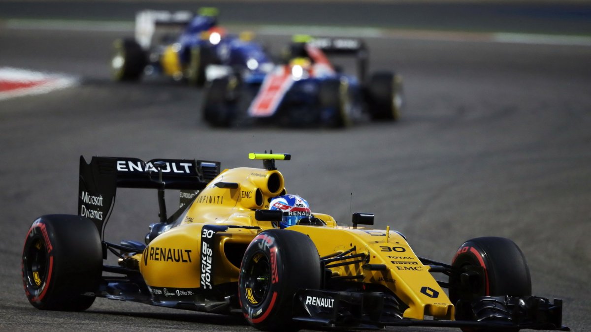 Jolyon Palmer v závodě v Bahrajnu