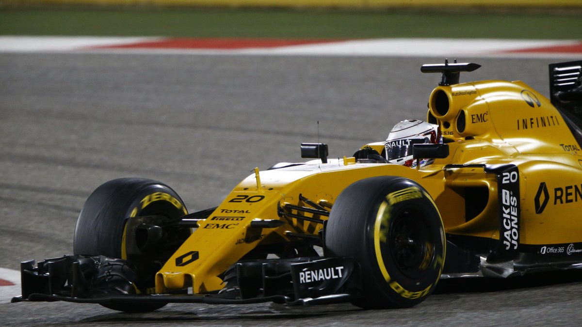 Kevin Magnussen v závodě v Bahrajnu