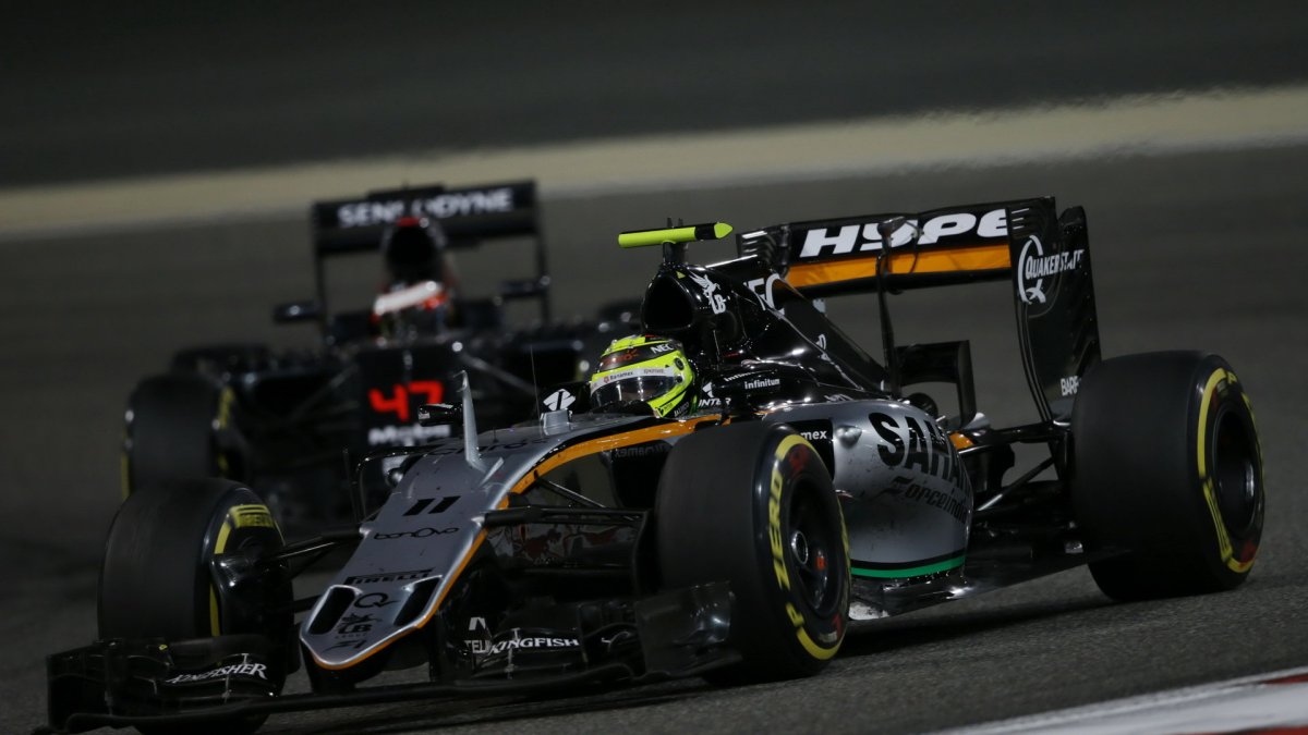 Sergio Pérez a Stoffel Vandoorne v závodě v Bahrajnu