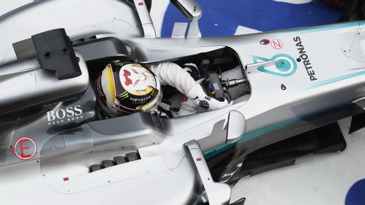 Lewis Hamilton v kvalifikaci v Číně