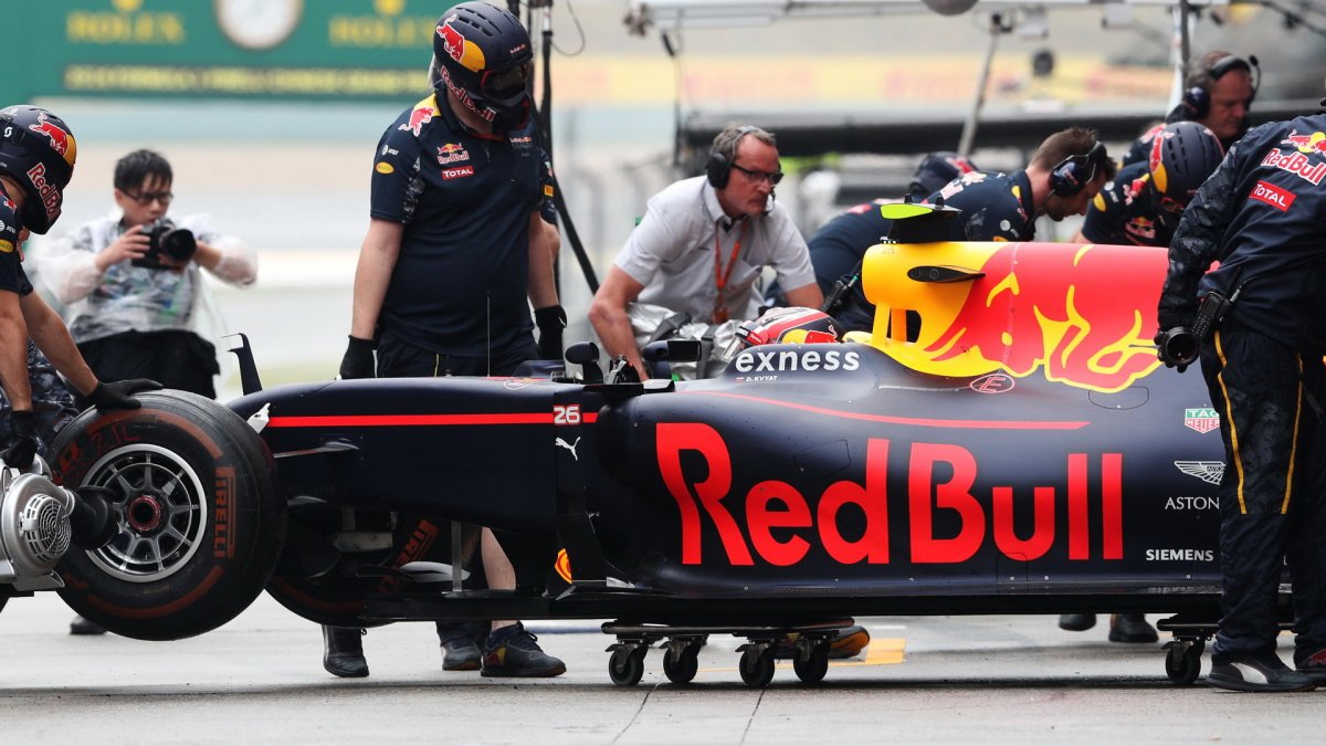 Daniil Kvjat v kvalifikaci v Číně