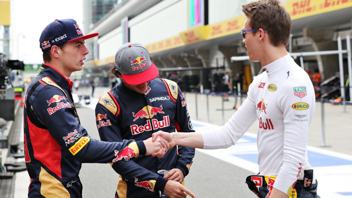 Max Verstappen, Carlos Sainz a Daniil Kvjat v Číně