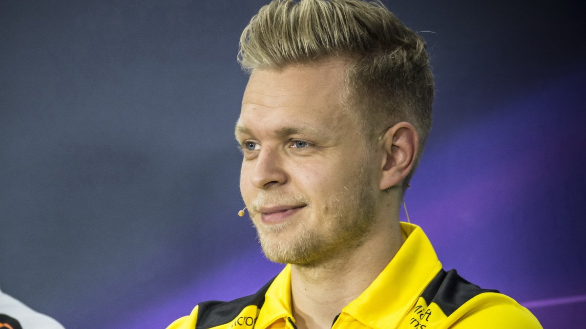 Kevin Magnussen při tiskovce v Číně