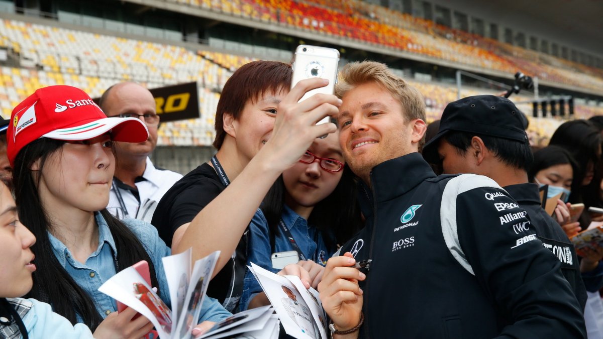 Nico Rosberg při autogramiádě v Číně
