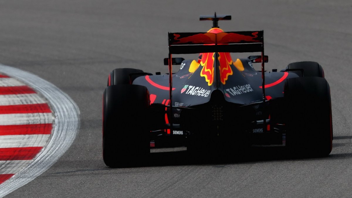 Daniel Ricciardo při pátečním tréninku v Soči