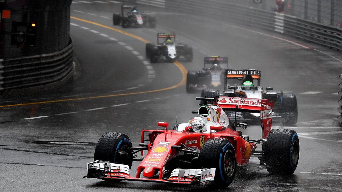 Sebastian Vettel v závodě v Monaku