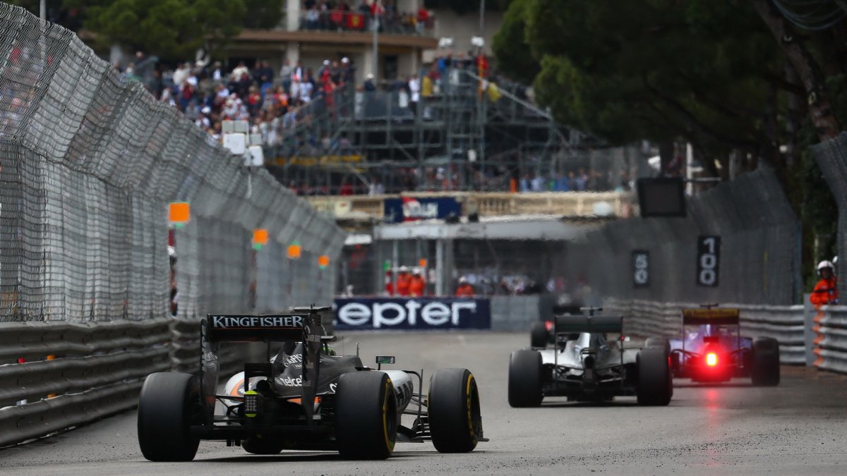 Nico Hülkenberg v závodě v Monaku