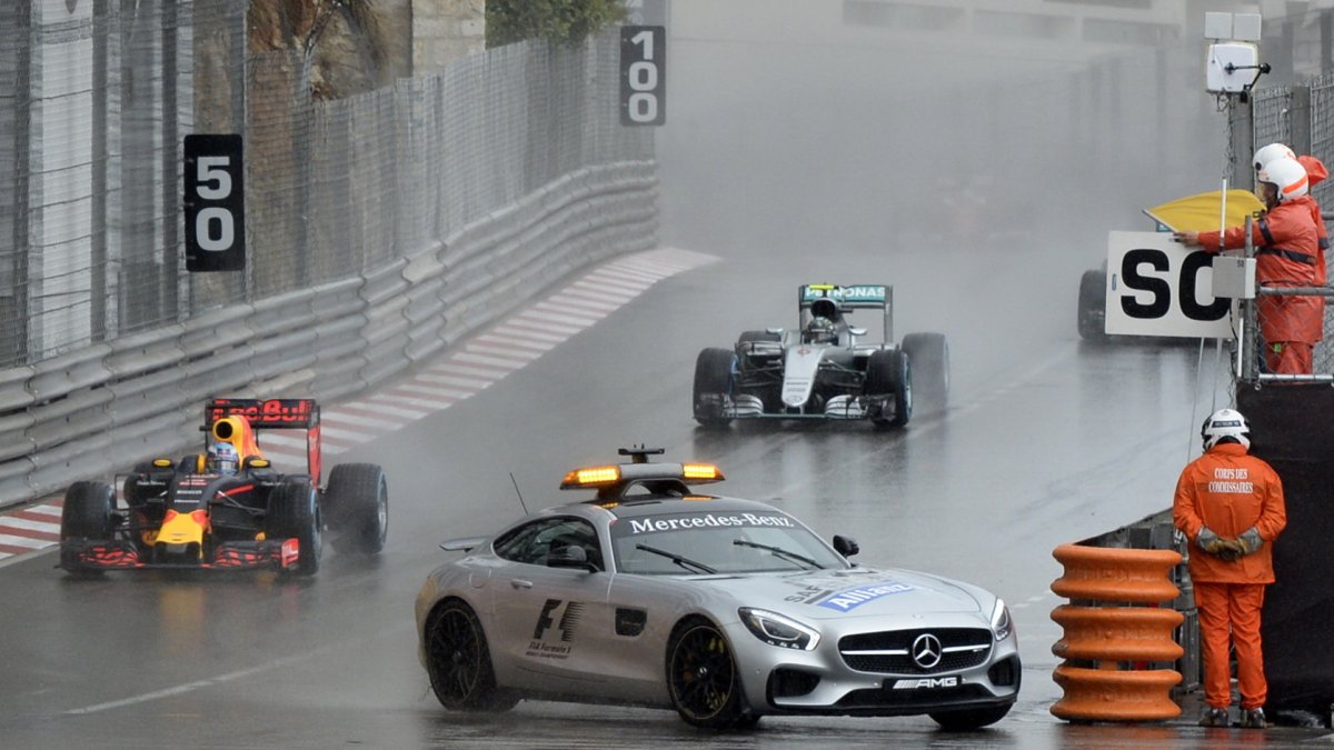 Safety Car odstartoval závod v Monaku