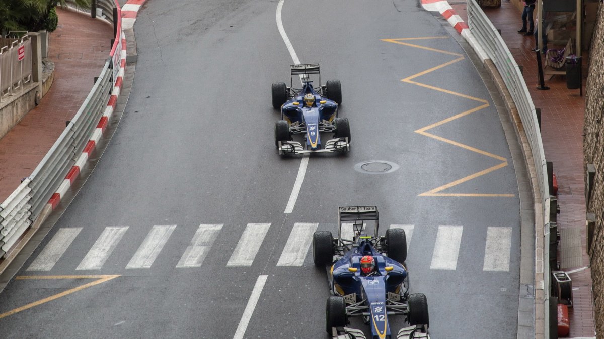 Felipe Nasr a Marcus Ericsson v závodě v Monaku