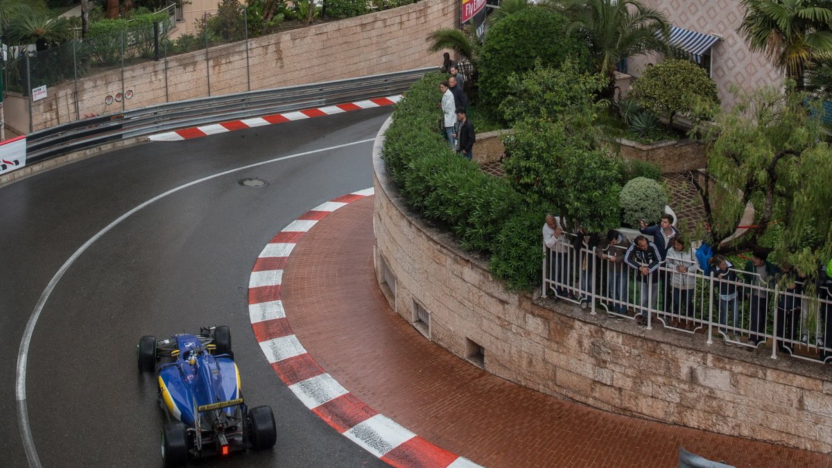 Marcus Ericsson v závodě v Monaku