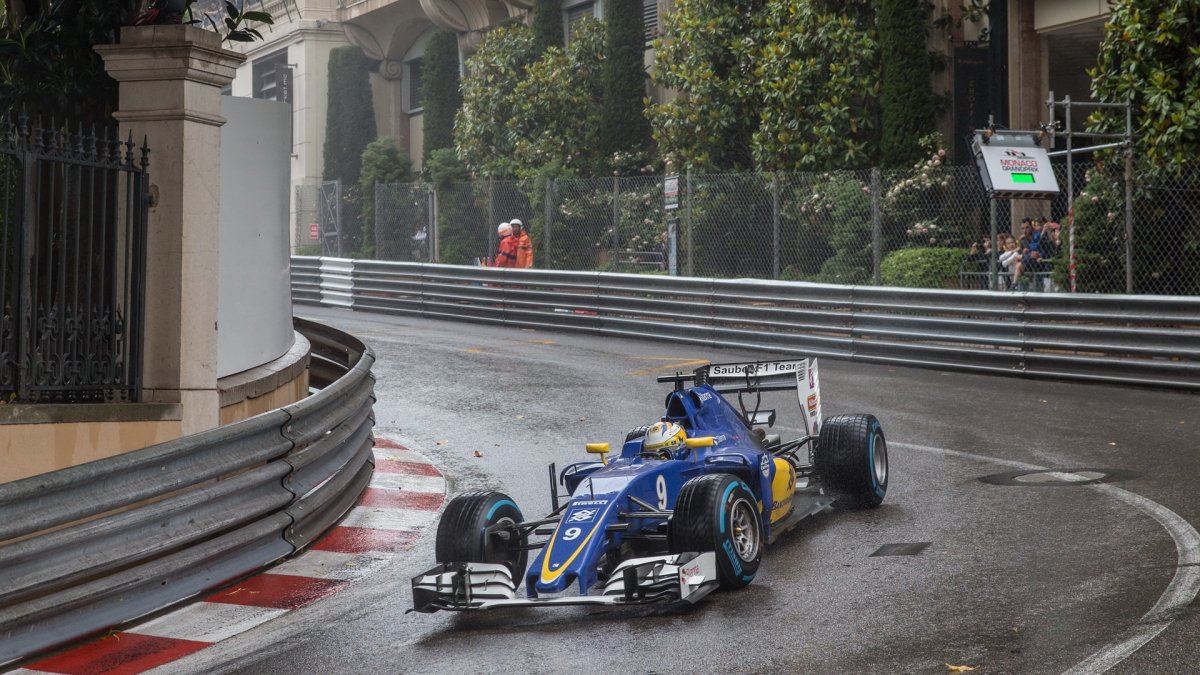 Marcus Ericsson v závodě v Monaku