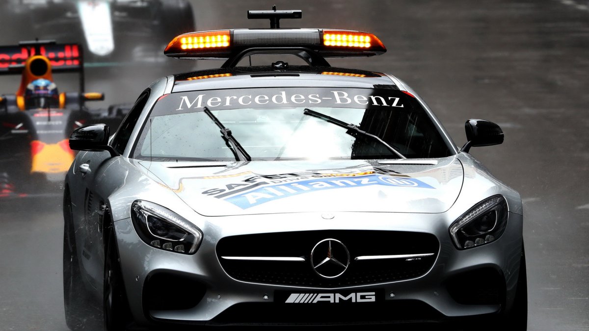 Safety Car v závodě v Monaku