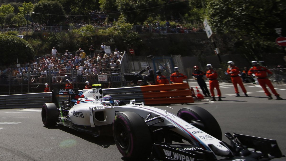 Valtteri Bottas při kvalifikaci v Monaku
