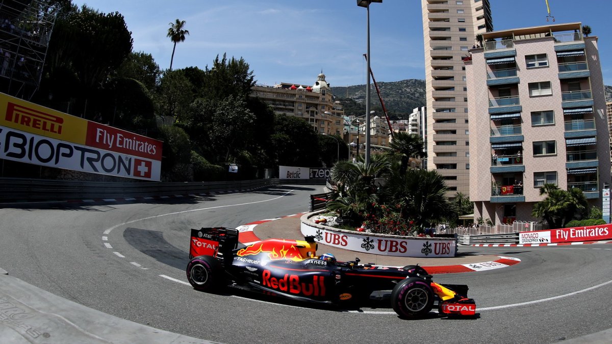 Daniel Ricciardo při kvalifikaci v Monaku