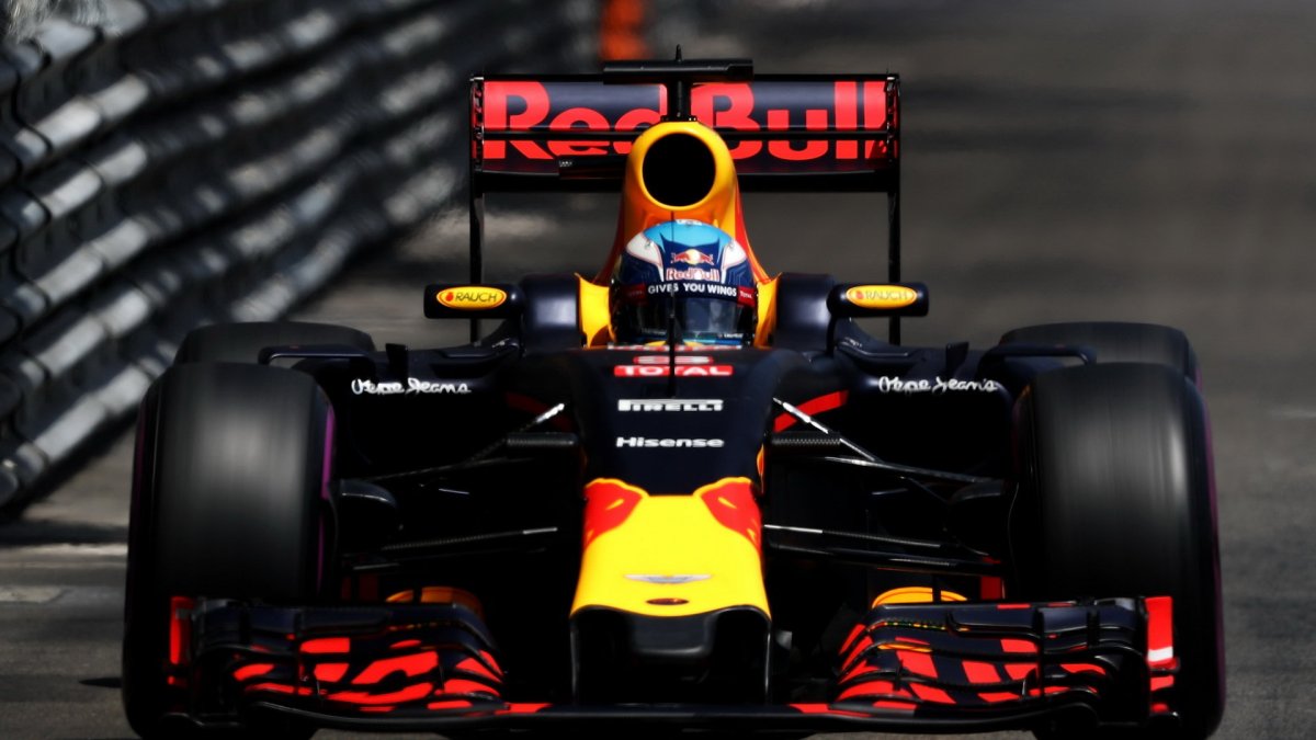Daniel Ricciardo při kvalifikaci v Monaku