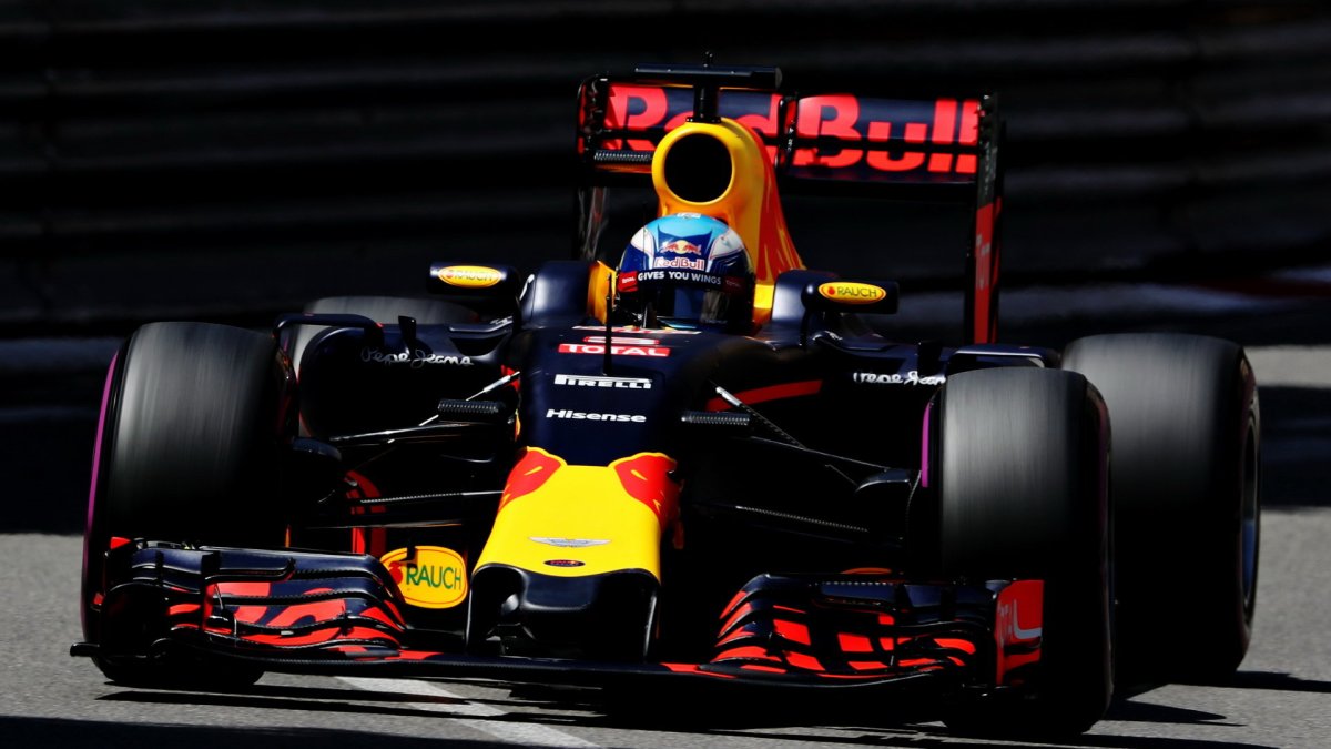 Daniel Ricciardo při kvalifikaci v Monaku
