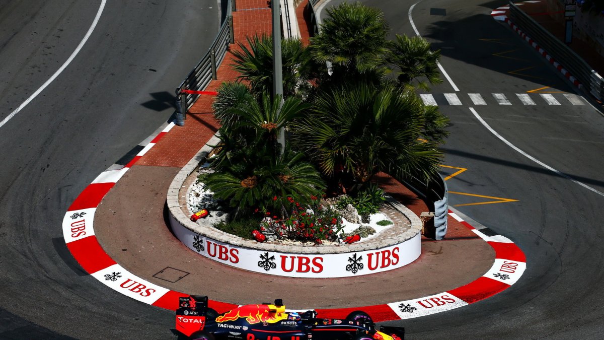 Daniel Ricciardo při kvalifikaci v Monaku