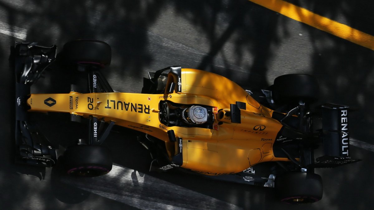 Kevin Magnussen při kvalifikaci v Monaku