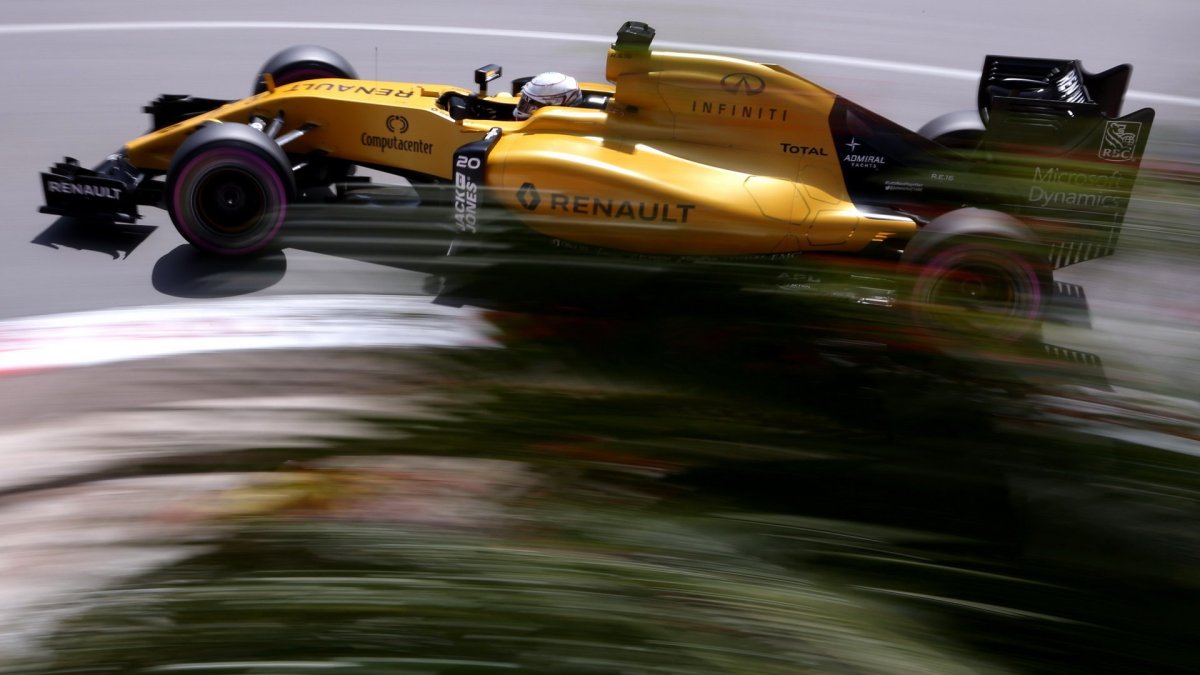 Kevin Magnussen při kvalifikaci v Monaku