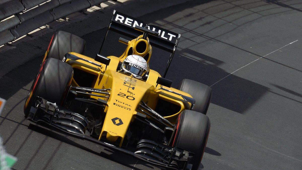 Kevin Magnussen při kvalifikaci v Monaku