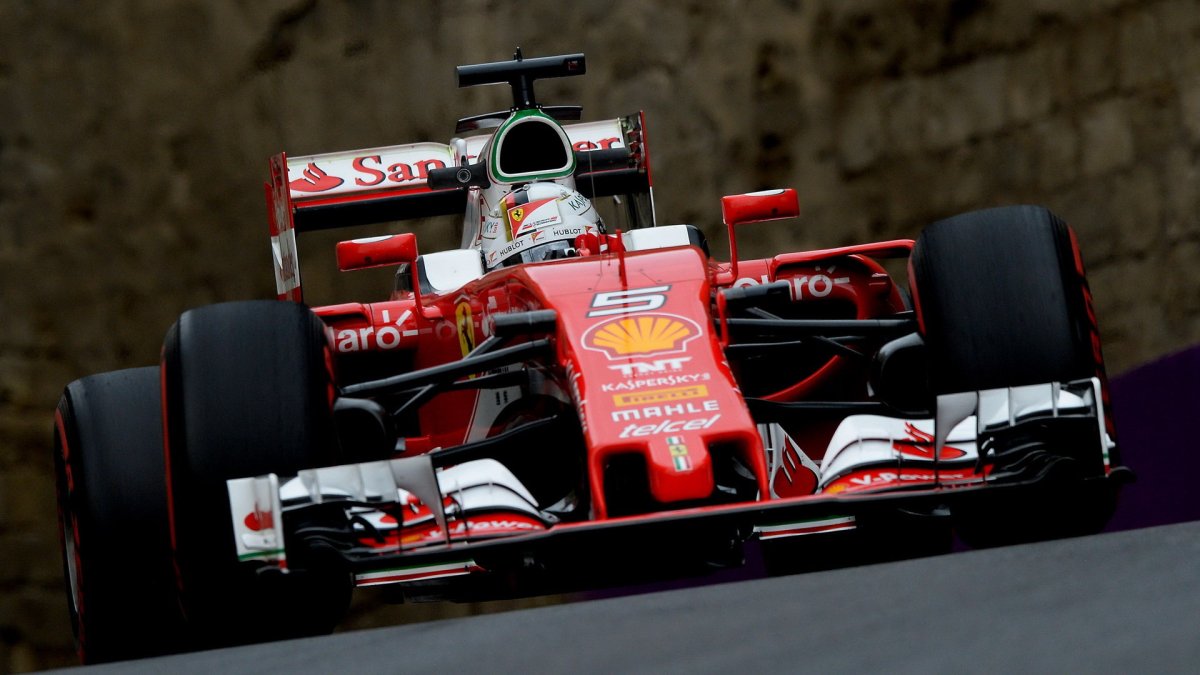 Sebastian Vettel při tréninku v Baku