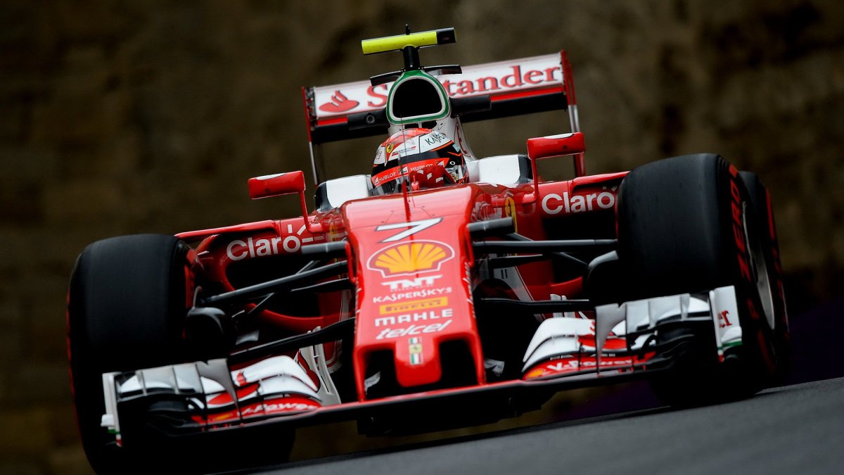 Kimi Räikkönen při tréninku v Baku