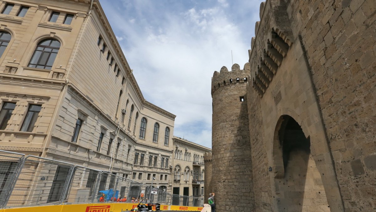 Sergio Pérez při tréninku v Baku