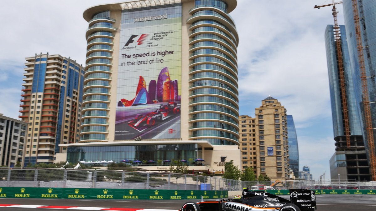 Sergio Pérez při tréninku v Baku