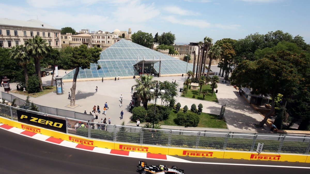 Sergio Pérez při tréninku v Baku