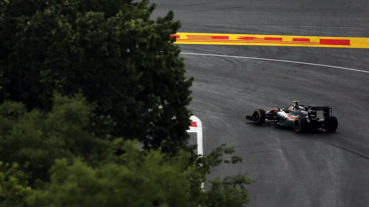 Sergio Pérez při tréninku v Baku