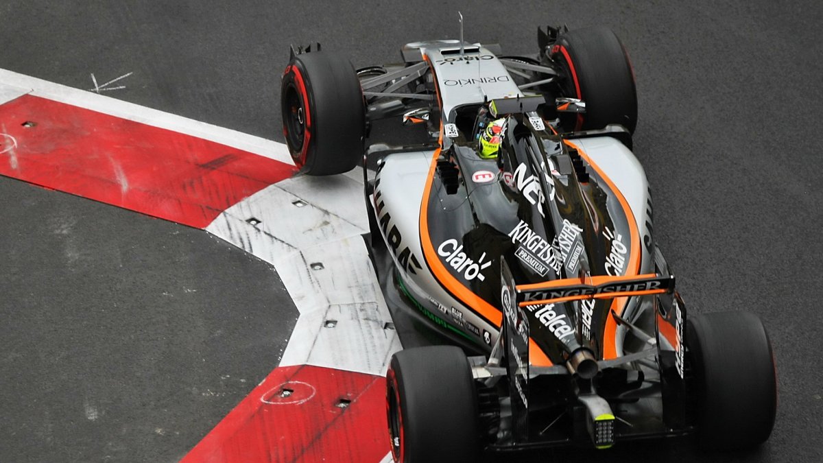 Sergio Pérez při tréninku v Baku